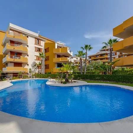شقة Sunny Penthouse With Terrace, Punta Prima تورّيفيِخا