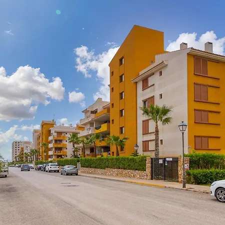 شقة Sunny Penthouse With Terrace, Punta Prima *
