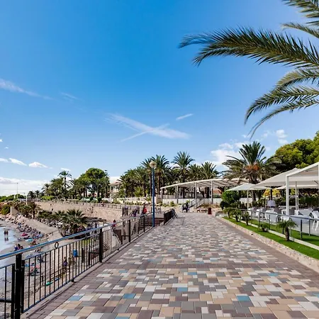 شقة Sunny Penthouse With Terrace, Punta Prima *