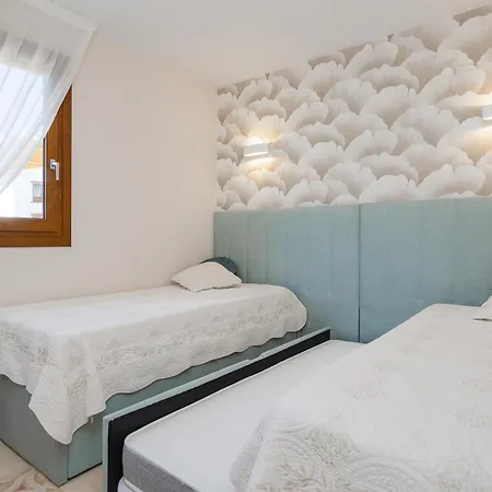 Sunny Penthouse With Terrace, Punta Prima شقة *