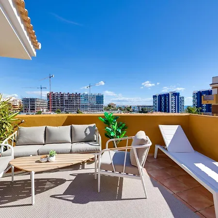 شقة Sunny Penthouse With Terrace, Punta Prima تورّيفيِخا