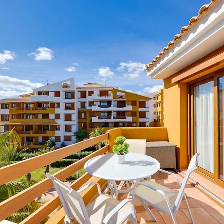Sunny Penthouse With Terrace, Punta Prima تورّيفيِخا