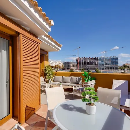 Sunny Penthouse With Terrace, Punta Prima شقة