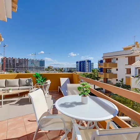 شقة Sunny Penthouse With Terrace, Punta Prima *