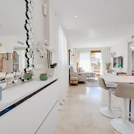 شقة Sunny Penthouse With Terrace, Punta Prima *