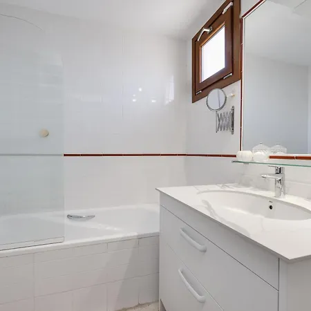 Sunny Penthouse With Terrace, Punta Prima تورّيفيِخا