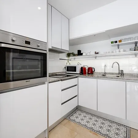 شقة Sunny Penthouse With Terrace, Punta Prima تورّيفيِخا