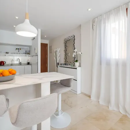 Sunny Penthouse With Terrace, Punta Prima Апартаменти *