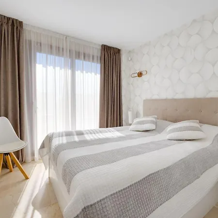 Апартаменти Sunny Penthouse With Terrace, Punta Prima Торрев'єха