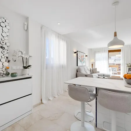 Sunny Penthouse With Terrace, Punta Prima Апартаменти *