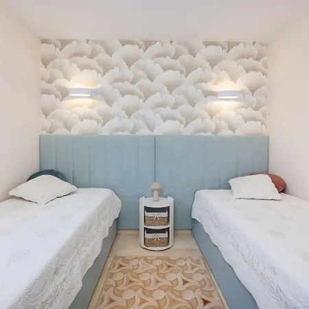 Апартаменти Sunny Penthouse With Terrace, Punta Prima