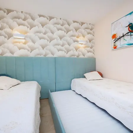 Апартаменты Sunny Penthouse With Terrace, Punta Prima Торевьиа