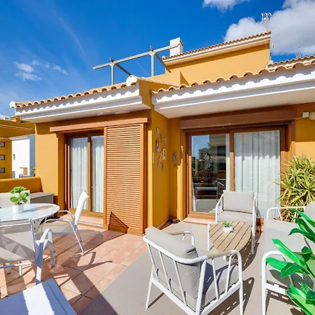 Апартаменти Sunny Penthouse With Terrace, Punta Prima